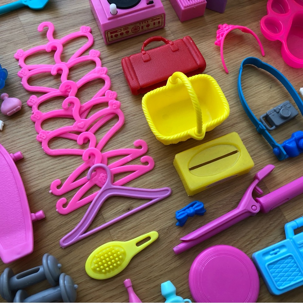 Big lot of vintage and modern Barbie accessories - animals, fashion & more 💖